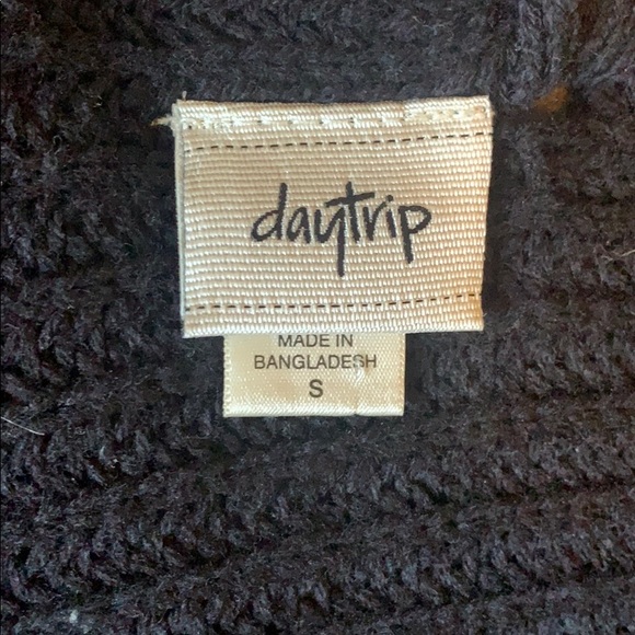 Daytrip Criss-Cross Cardigan - Picture 3 of 3